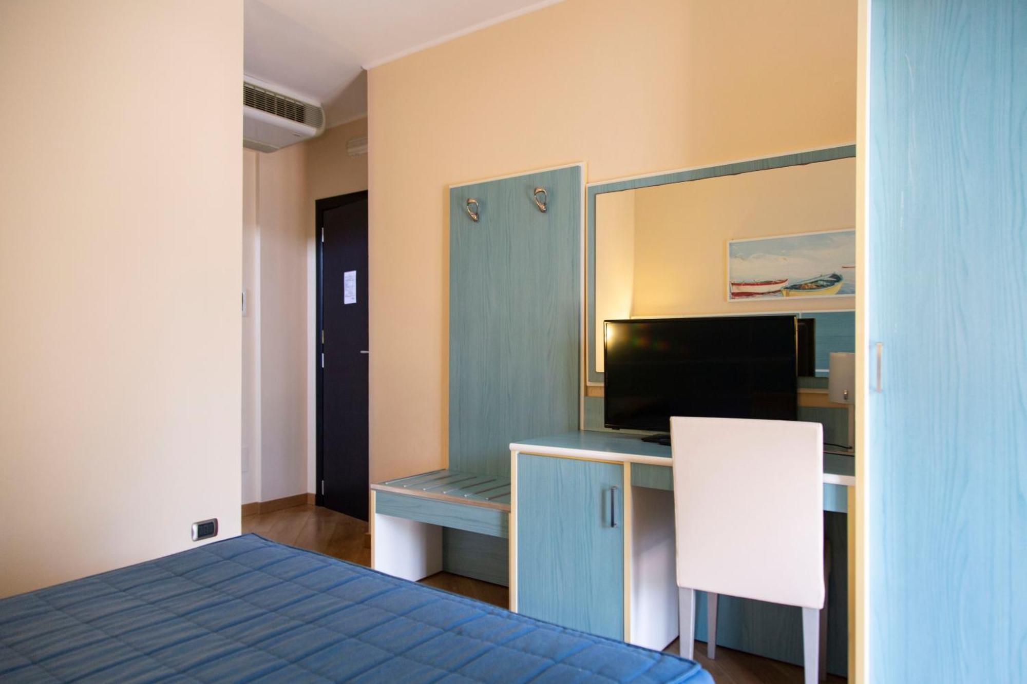 Hotel Residenza Del Mare Sant Isidoro  Pokoj fotografie